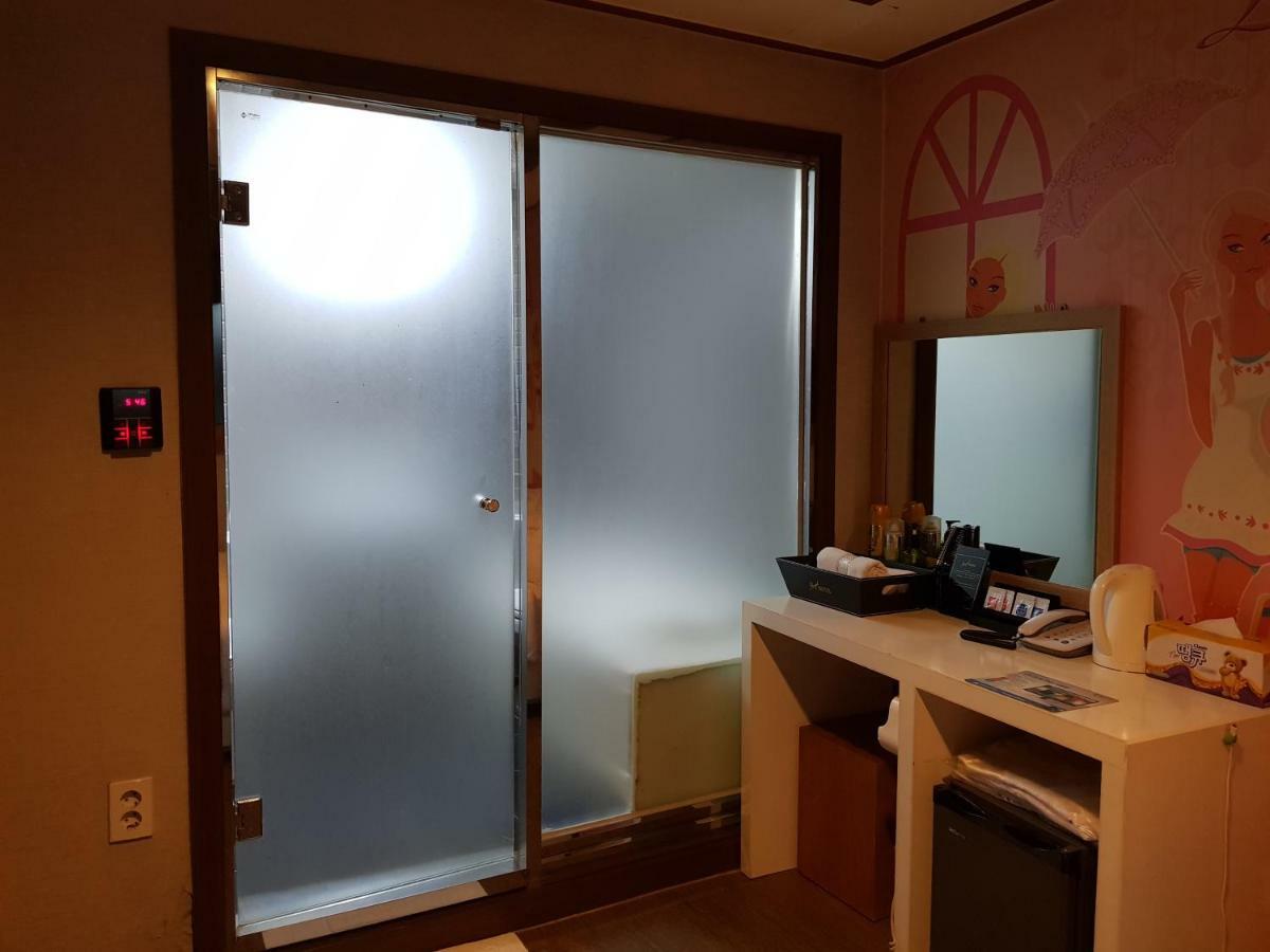 Pocheon Royal Hotel Eksteriør billede